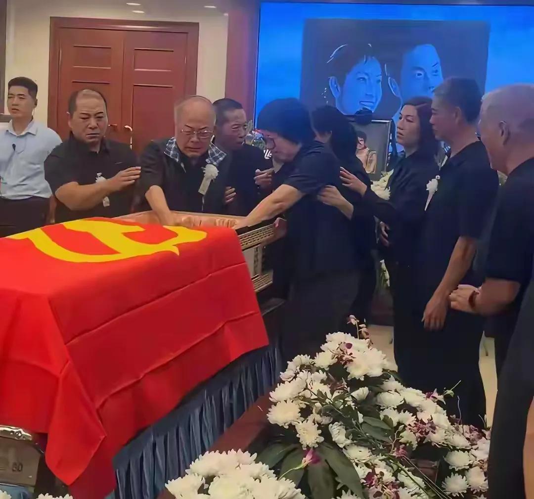李维康那么要强的一个女人，在婚姻中却坚持跟丈夫AA制，而不是管丈夫的钱，让丈夫听