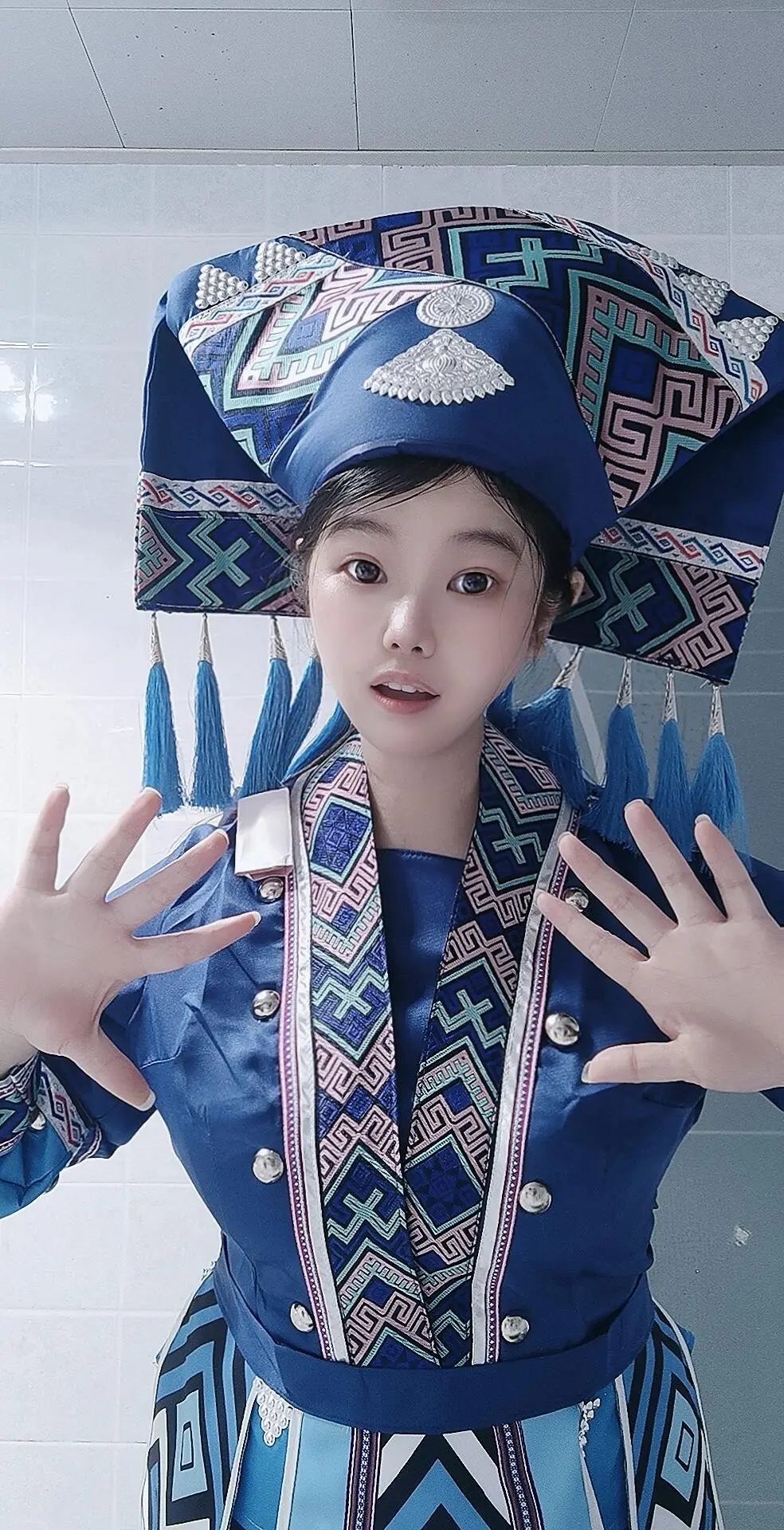哥哥：你带我打王者，我给你唱山歌。