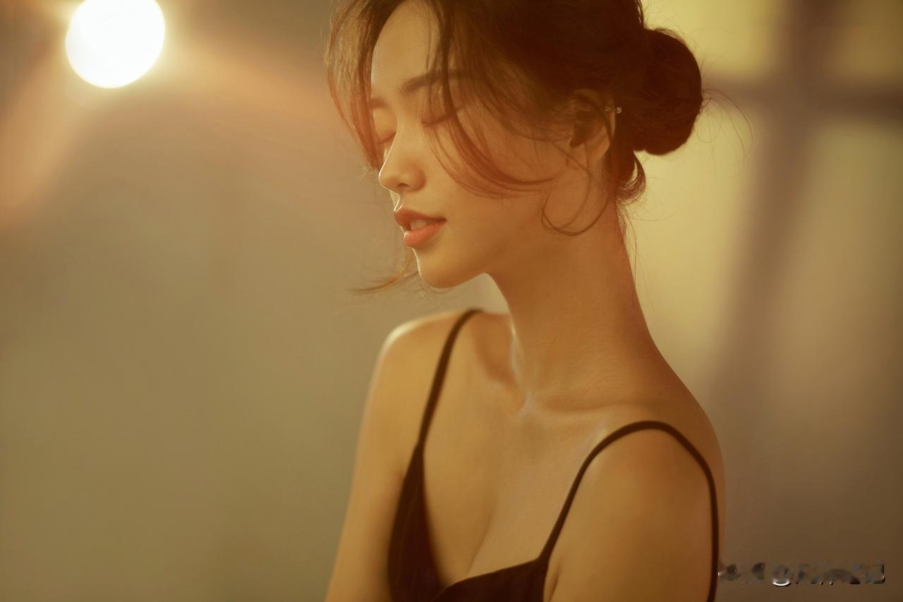 【人像照片不好看？试试这3种光线，立刻变大片！📸】

拍人像，光线不对，努力全
