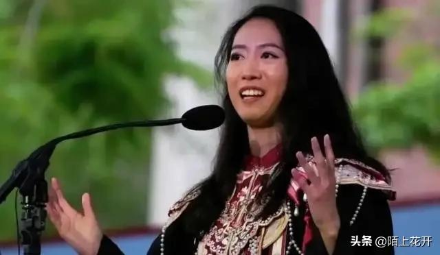 美国不要的偏见逻辑，我们自然也不该全盘接纳，当初蒋雨融在哈佛毕业典礼完成演讲后，