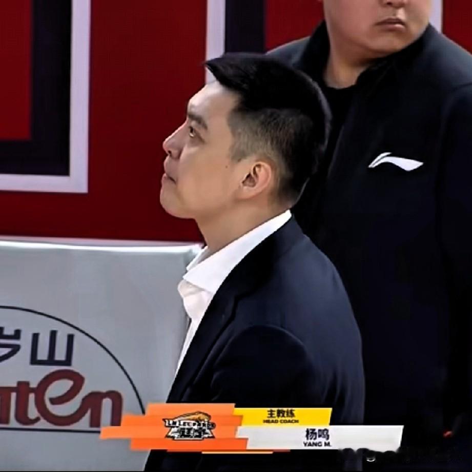 杨鸣突然开窍！背后定有高人指点，客场打山西大胆启用年轻球员，兵行险招，用单外援带