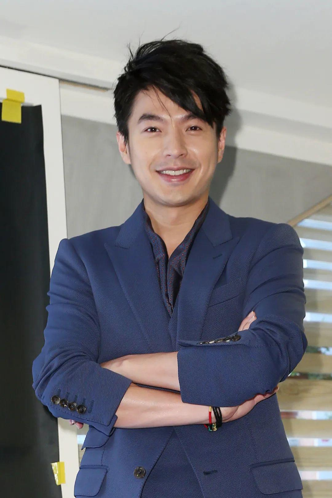 【#精舍杀人案最新进展#】#卷入精舍杀人案男演员李威不认罪#据媒体报道，曾出演《