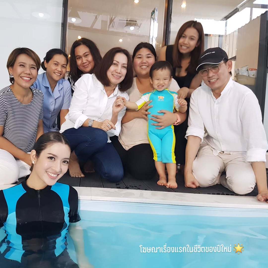 aff 最近泰娱在玩回忆十年前的一个博文梗，aff发了自己的2016年，是好妈妈