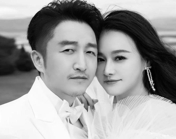 娱乐圈的夫妻档最近又出了新“剧本”。7月初，《姐姐当家2》刚上线那几天，冉莹颖坦