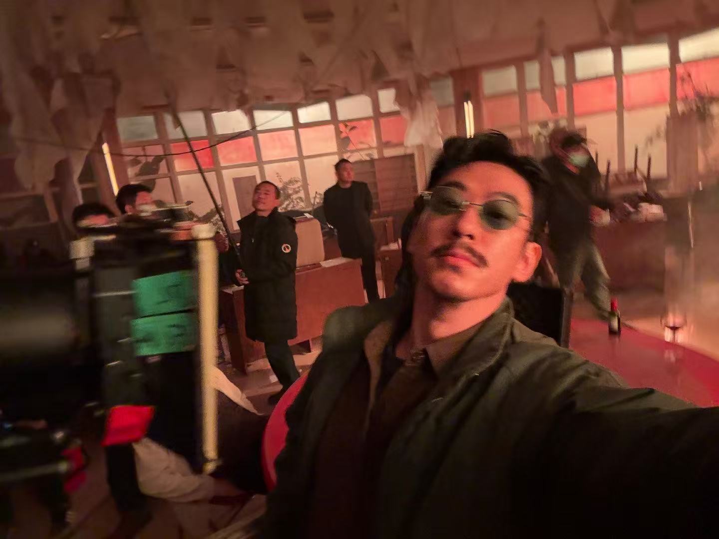 江奇霖你别演了我害怕剥茧 同样是审讯戏份，江奇霖演出了完全不同的感觉。面对乌鸦时