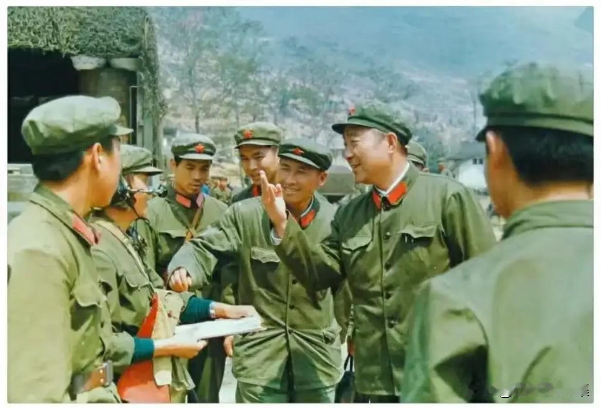 1984年4月，11军政委曲明耀将军在者阴山“14工程”炮击作战期间，深入前线炮