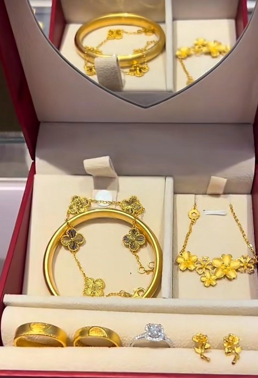 河北农村婚事，

彩礼嫁妆对半开，

钱都打到儿媳卡上咋整？

前几天朋友家儿子