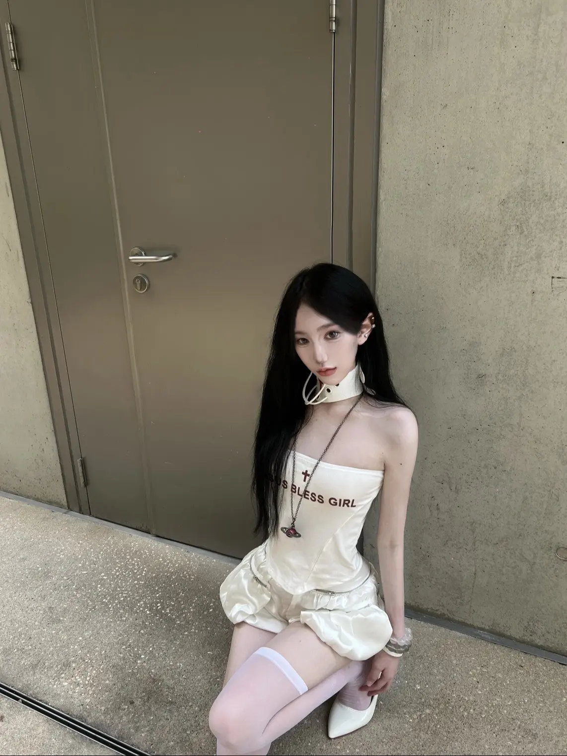 拥抱就是很恐怖啊 如果被一个人郑重的拥抱了就会很想哭 如果一个人只是轻...