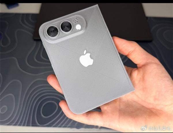 折叠屏iPhone外观实锤，这是最终版了吧？和Pura X有什么区别，摄像头横过