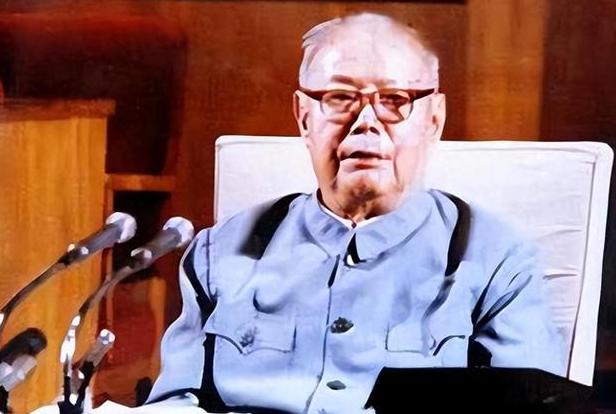 毛主席写了三句话给华国锋，第二句被人恶意篡改，华国锋叫苦不迭。临终之际，毛主席特