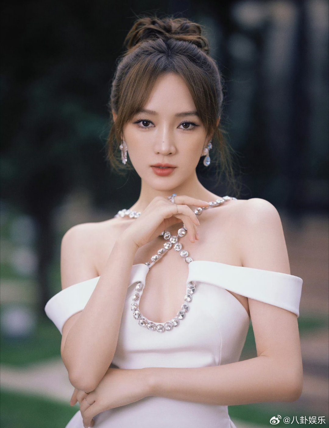 孟佳 品牌邀请看秀不让进场官方邀约却被晾在后台，走秀开始后无法入场，她以“继续加