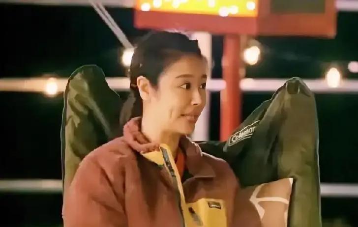 林心如在节目里一句“不敢生二胎”把弹幕直接点炸。
她回忆当年剖腹产，麻药一过刀口