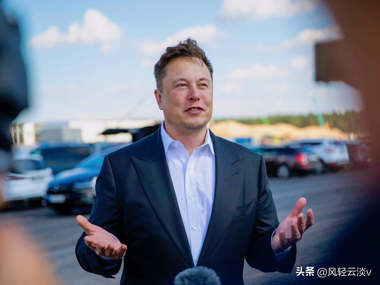 马斯克这次是真的彻底爆了。
​面对西方媒体指责“SpaceX限制星链导致乌军受挫