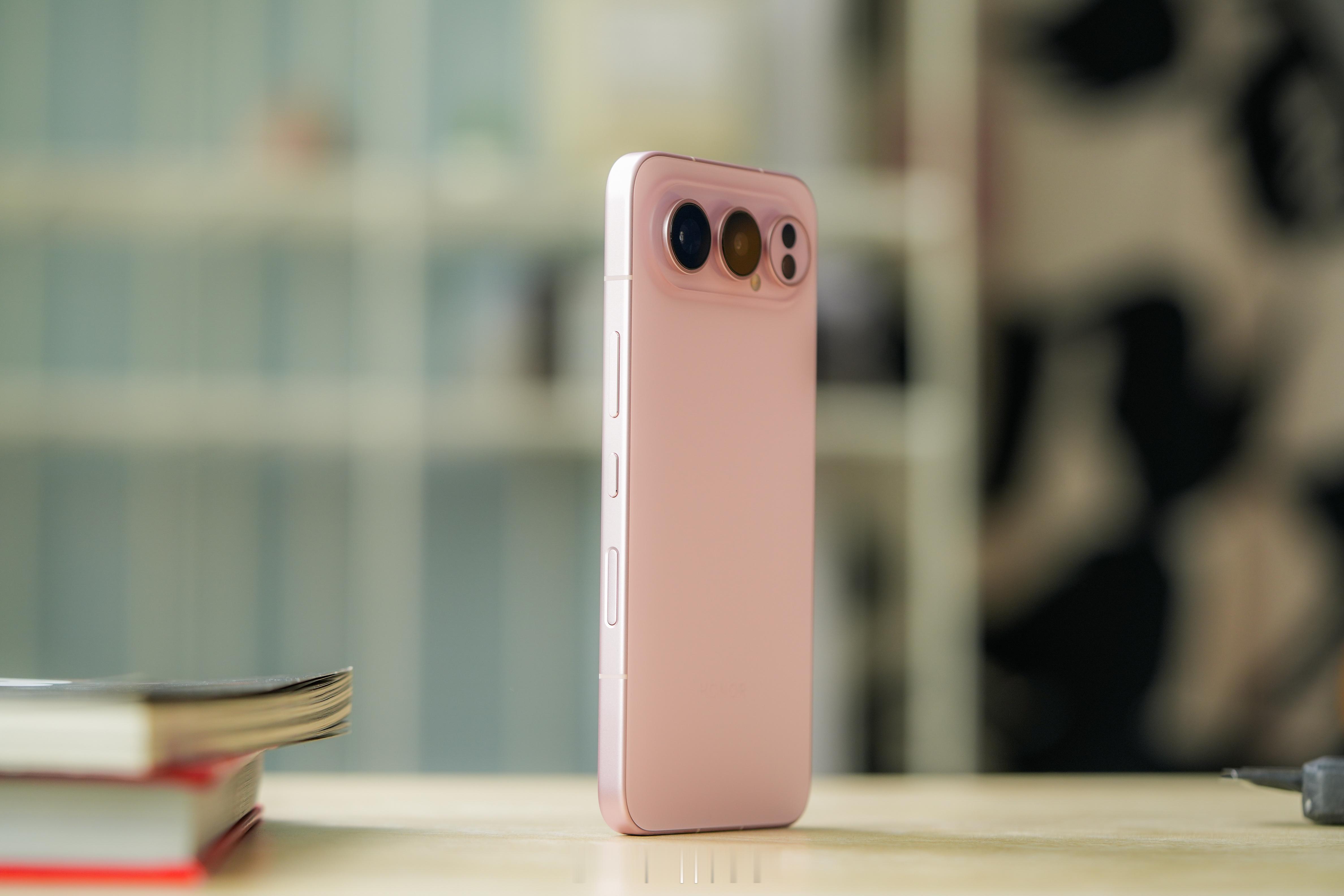 荣耀500 Pro上手实拍，我这款是星光粉摄像头简直是iPhone Air 2代