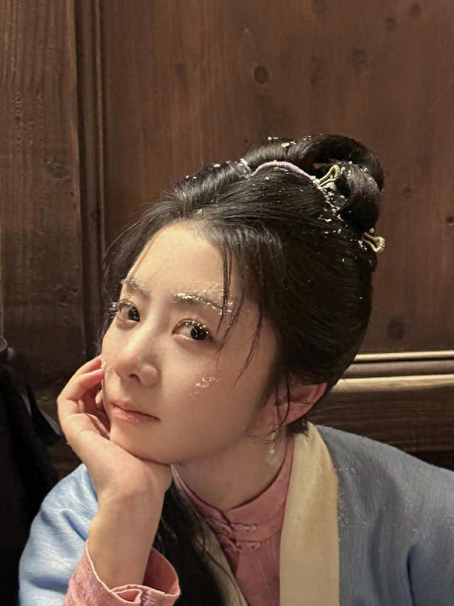 谭松韵兰香如故40度高温演出生理性冻到浑身颤抖眼神涣散的破碎感