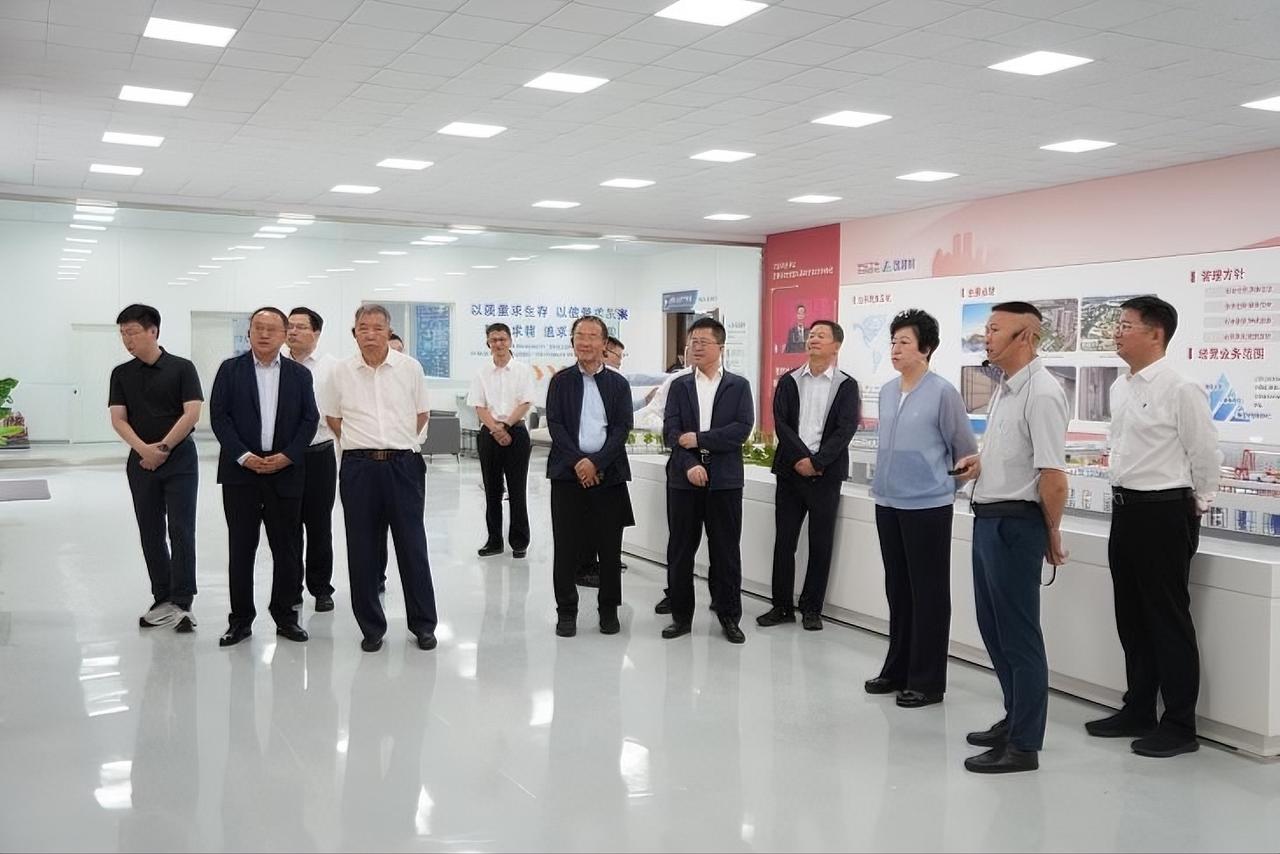 8月26日至27日，中国建科董事会赴天津开展工作调研。党委书记、董事长孙英，党委
