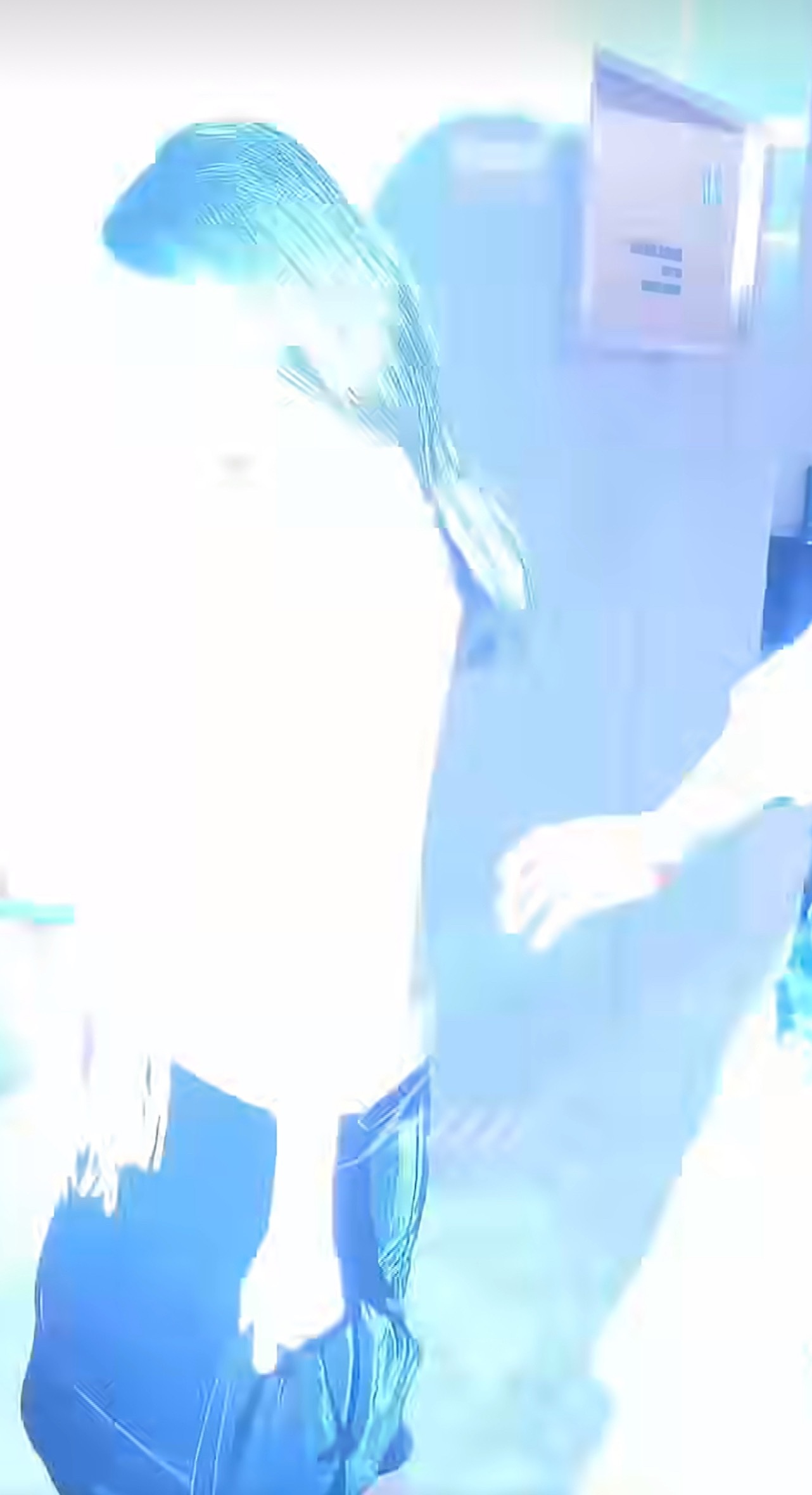 刘浩存 没有给代拍好脸色的义务绝对支持！代拍很多艺人是不乐意的，而且严重扰乱公共