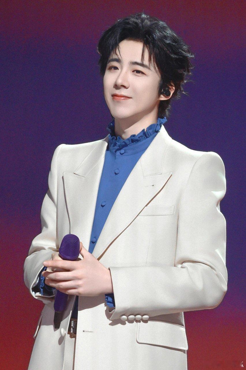 刘宇宁新专首支预告家人们速来！刘宇宁新专辑首支预告公开，《星辰与共》几句哼唱就把