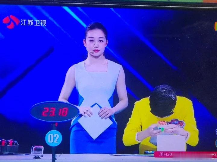这竟然是徐梦洁徐梦洁当过最强大脑科助这竟然是徐梦洁！有人认出来吗哈哈哈哈哈！小彩