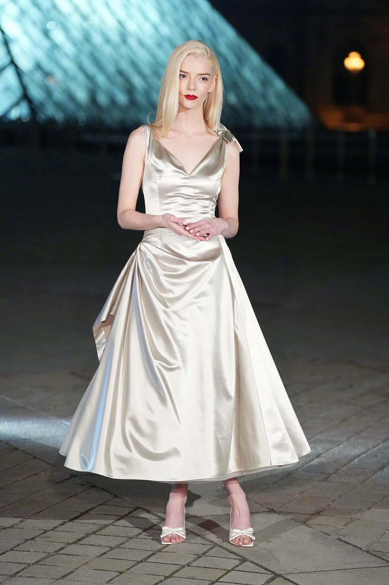 嗑颜bot  Anya Taylor-Joy  卢浮宫慈善晚宴 