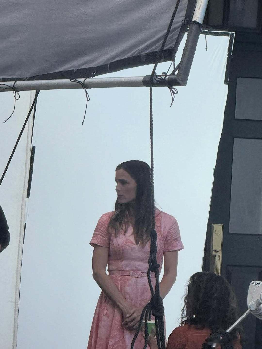 jennifer garner詹妮弗加纳近期继续在南塔科特岛拍摄由自己监制和主演