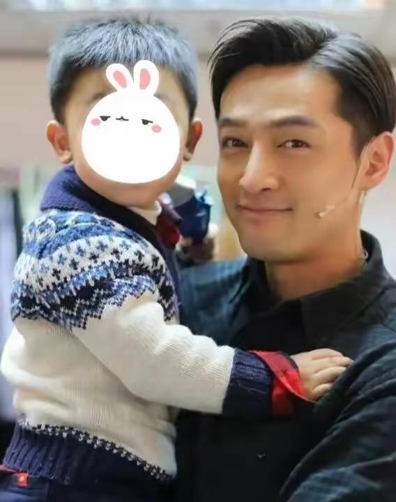 胡歌还真是闷声干大事的人啊，
​居然又生了个二胎，
​生大女儿的时候，有人说是在