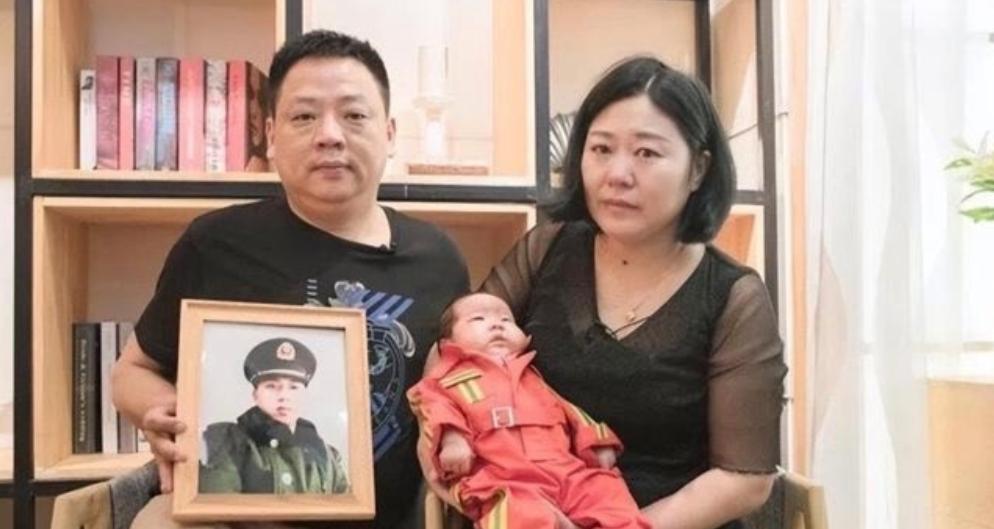 2014年，上海消防队员为救火坠楼牺牲。痛失家中独子，42岁母亲也没了活下去的生