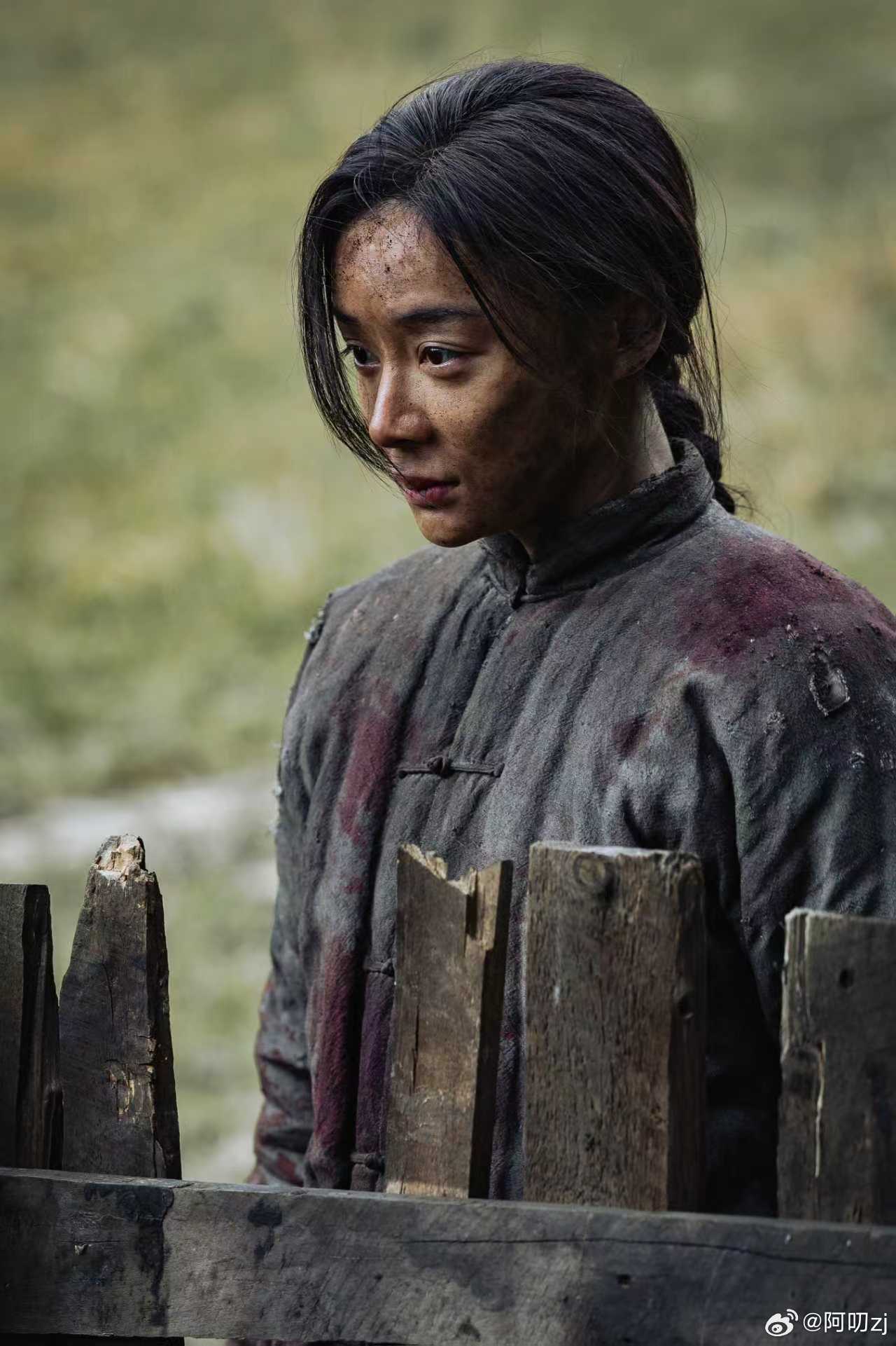 袁姗姗这都是演员必须做的事 袁姗姗在《入戏》里太圈好感！东北江里泡五小时拍牺牲戏