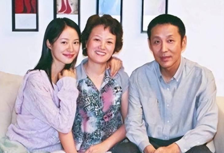 性学专家说：“女人要明白，性不是爱，约会不是爱，拥抱不是爱，24小时聊天不是爱。