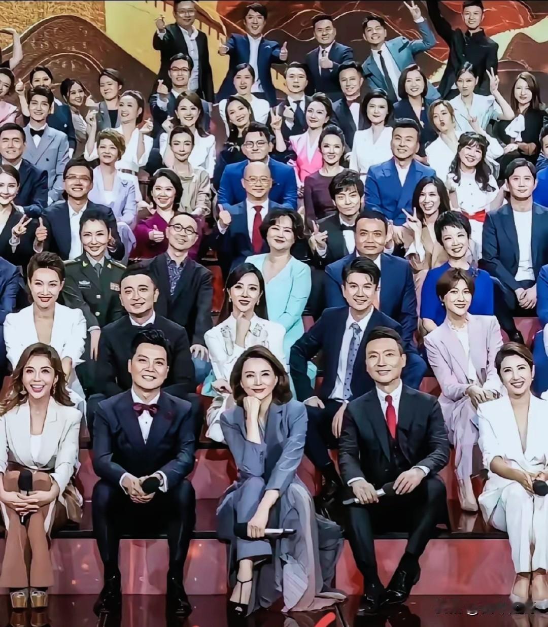 这堪称央视主持人的鼎盛时期。
时移世易，不少人离开了央视，有的跳槽，有的转行，有