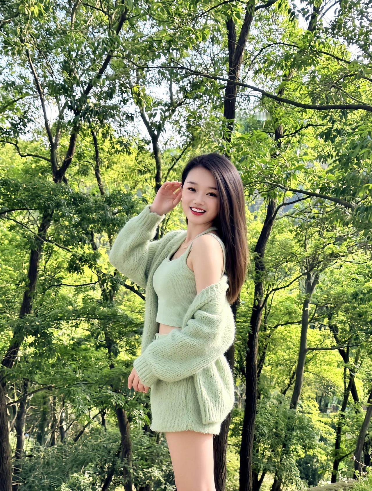@湘儿🎶: 🍀🍀🍀🍀
到了一定年龄
迷人的不再是脸
而是骨子里的气质和