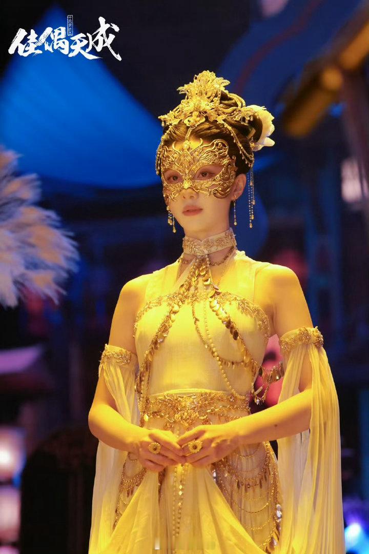 王鹤润佳偶天成妆造两级反转从邻家温婉气质到江湖飒爽侠女，造型风格精准切换，细节设