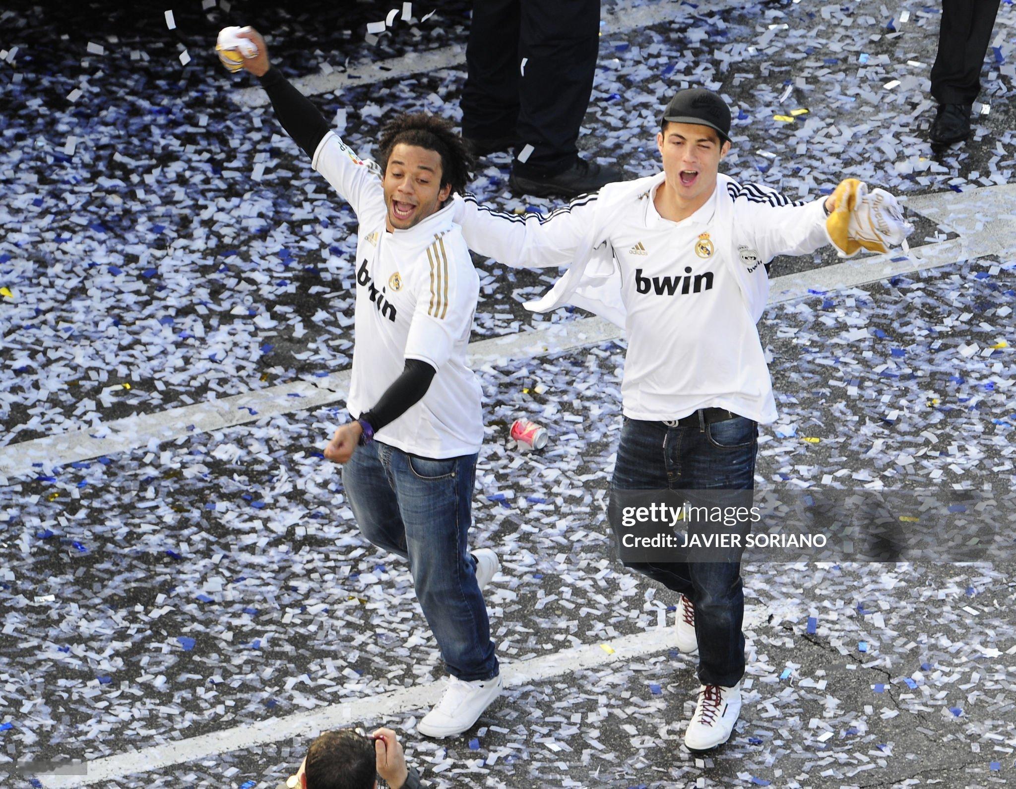20120503 ☀️🏆C罗、马塞洛、佩佩在马德里西贝莱斯广场，参与皇马夺冠游