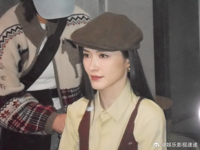 徐洁儿王俊凯天台大片可甜可酷风格百变，轻松驾驭各种造型，和王俊凯同框豪门姐弟感拉