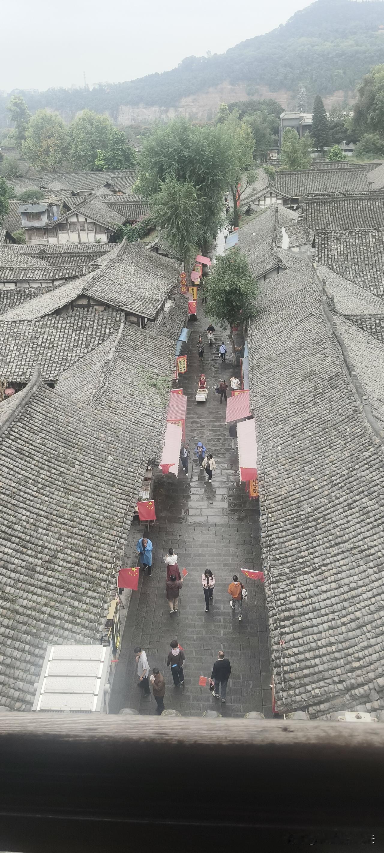 没去阆中古城之前，中天楼早有耳闻，是阆中古城中心景点，不去中天楼就不算到了阆中古