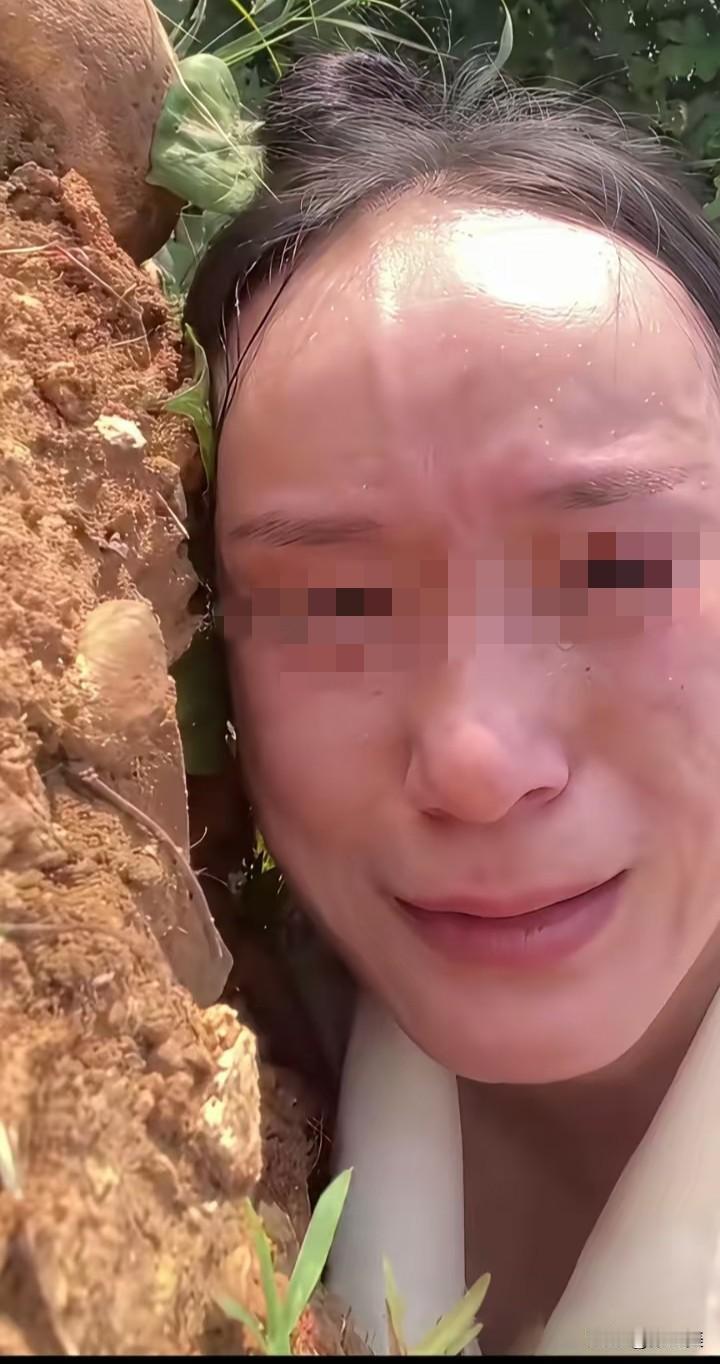 凌晨三点多突然惊醒，枕头还湿着——梦里儿子站在客厅，笑着说“妈妈，我该过生日了，