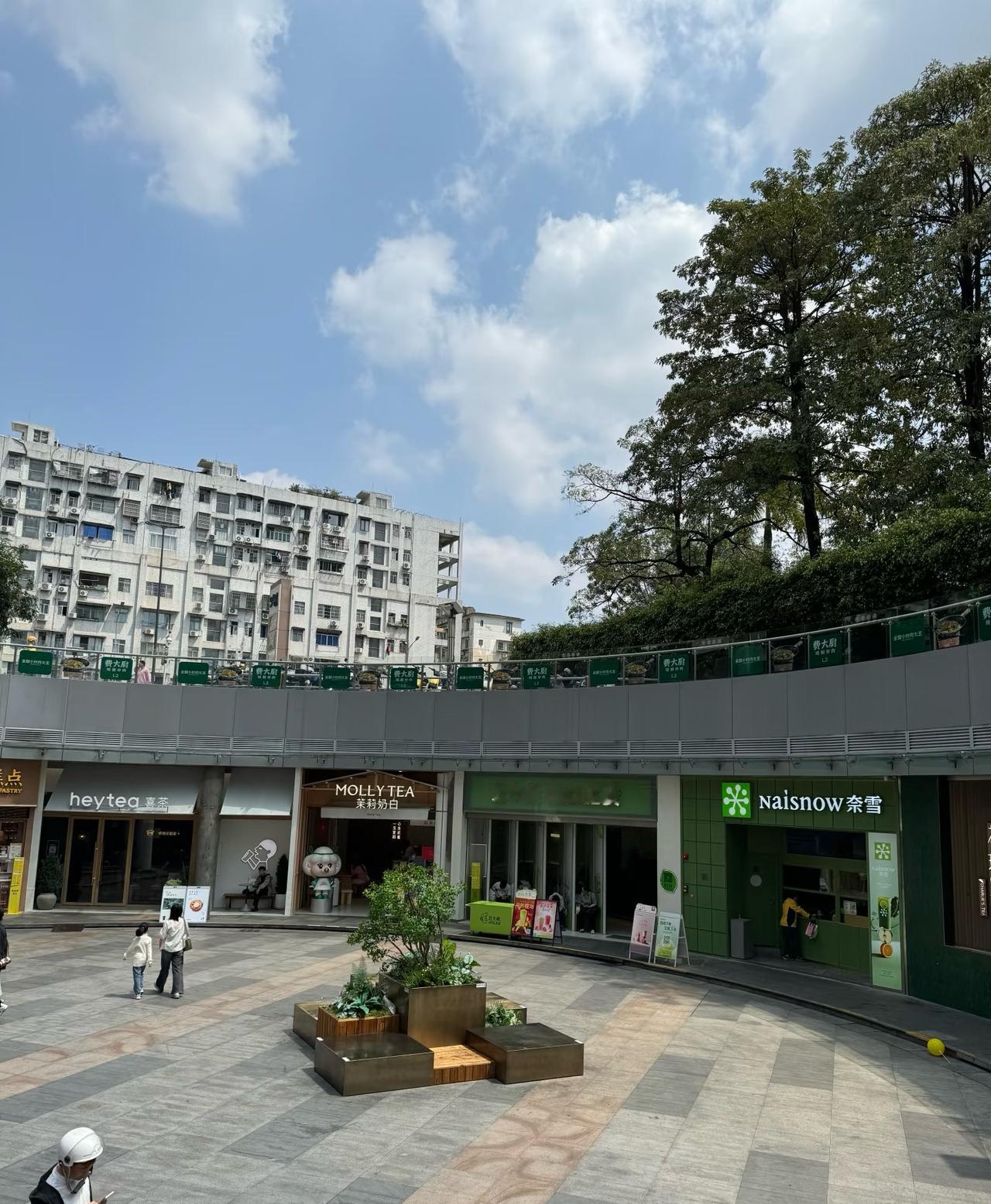 广州乐峰广场是真懂招商啊！面积不大但品牌超全，广州首家带蛋挞的喜茶、阿嬷手作、上