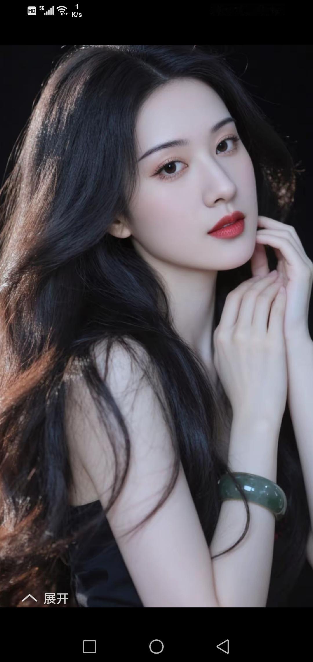 优雅黑发，红唇诱惑，时尚腕饰，尽显魅力！💝🍀🌴