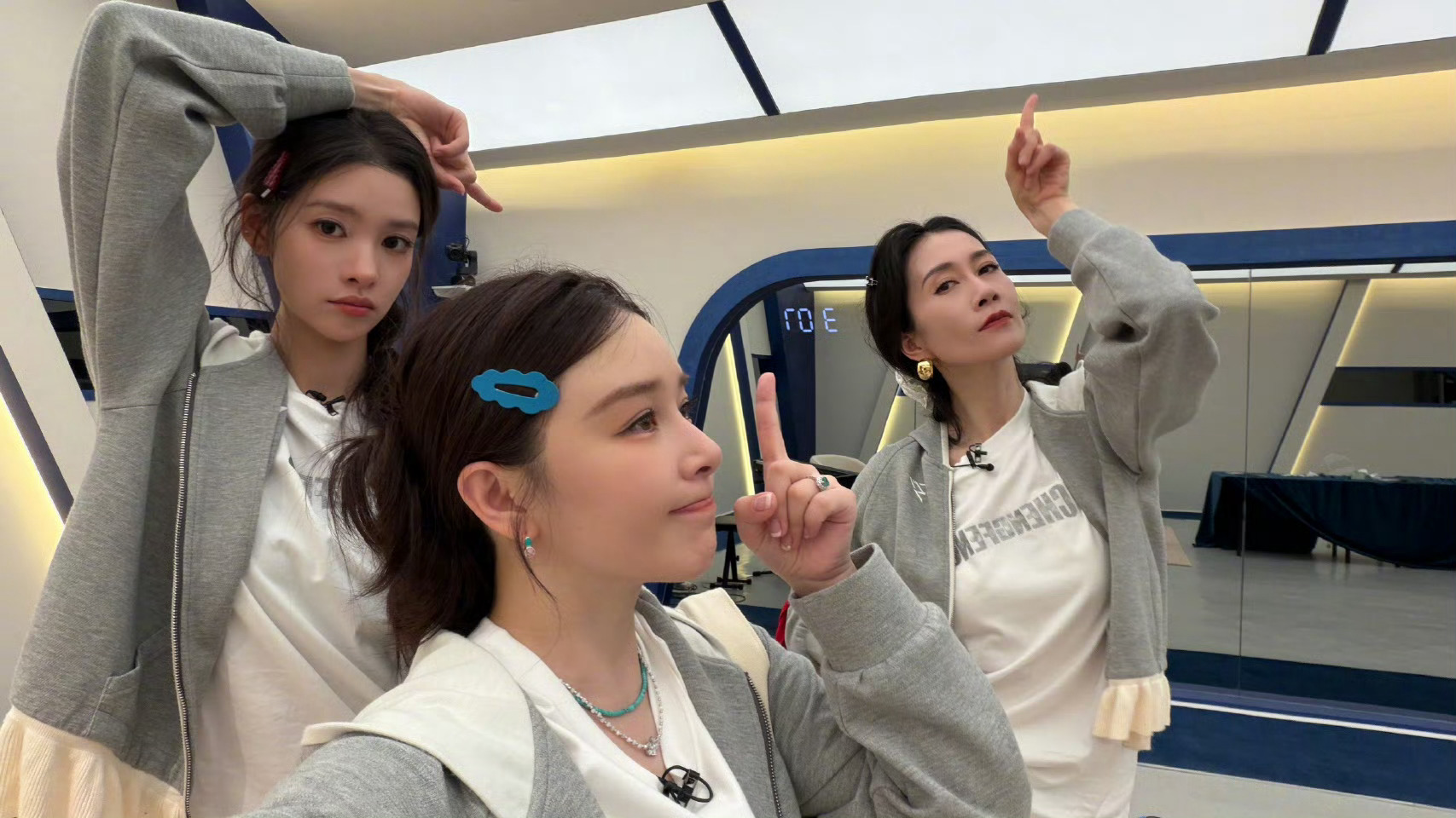 温峥嵘回复阚清子温峥嵘回应阚清子，我们一起冲冲冲，小考有点失误没事儿，加油姐姐们