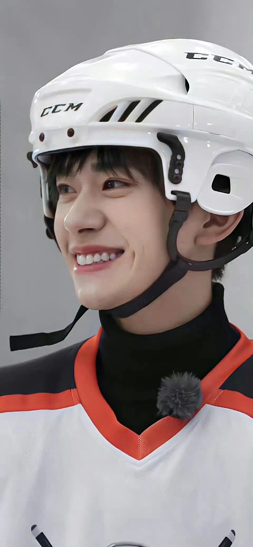 易烊千玺的微笑总会治愈我一天的心情呀，好可爱呀！ 