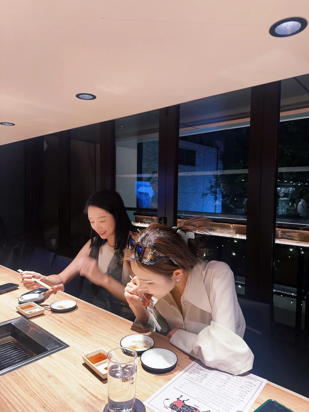 图二表演女孩们吃饭的神同步
