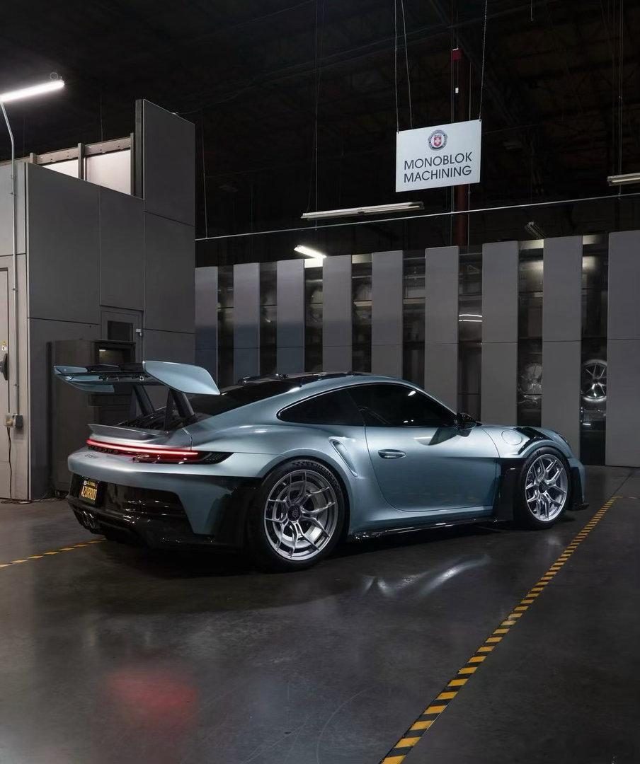 冰蓝真的什么车都好看   🤩前后鸳鸯轮毂搭的真漂亮😍 