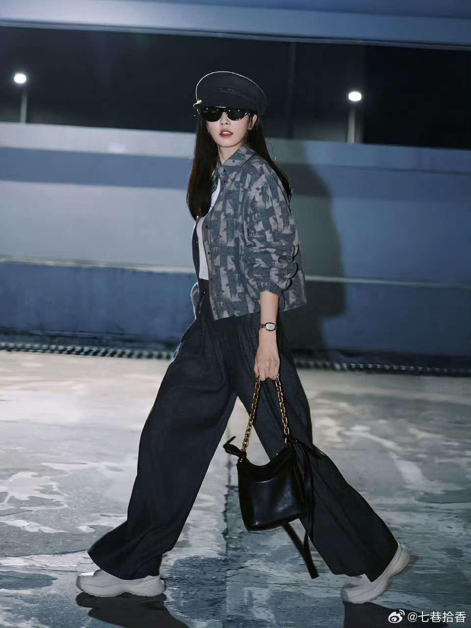 白鹿从女儿到女王只需要换套look[憧憬][憧憬]，鹿鹿闪耀米兰 ​​​