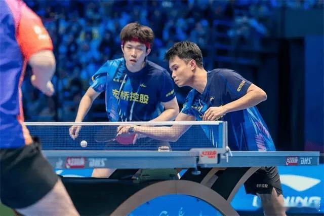 王楚钦周启豪vs林诗栋赵钊彦乒超联赛双打对决，王楚钦搭档周启豪 1-2 惜败林诗