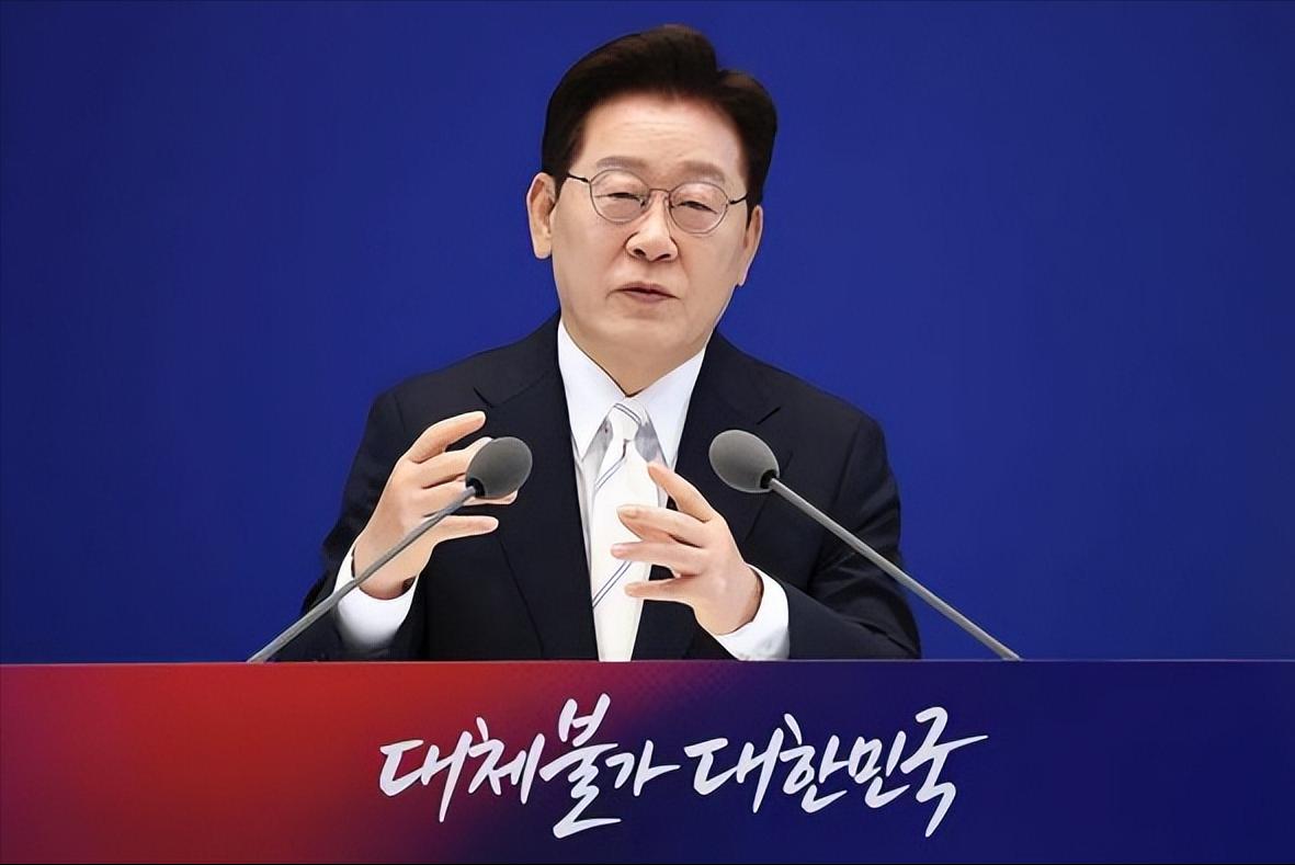 李在明执政满一周年，韩国股市单日暴跌超8%

5月7日，李在明在青瓦台记者会上提