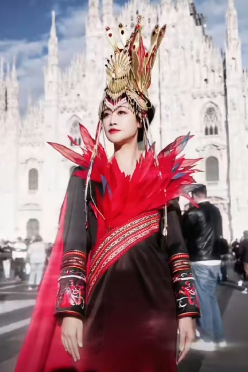 蓝盈莹～～蓝盈莹[超话]蓝盈莹畲族战袍好权威 ​​​