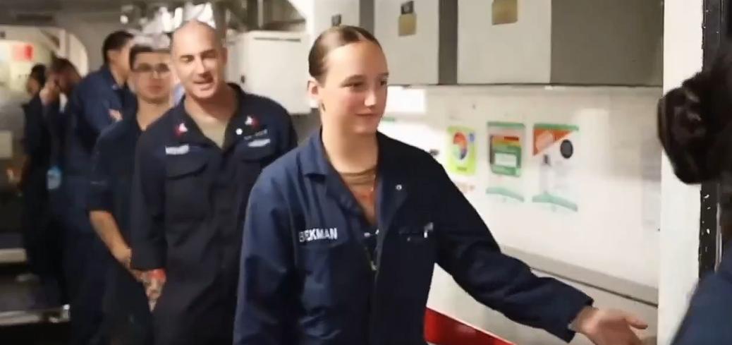 【这下好了，“福特”号还没到波斯湾就已经被打出屎来了】美国计划对伊朗的攻击出了大