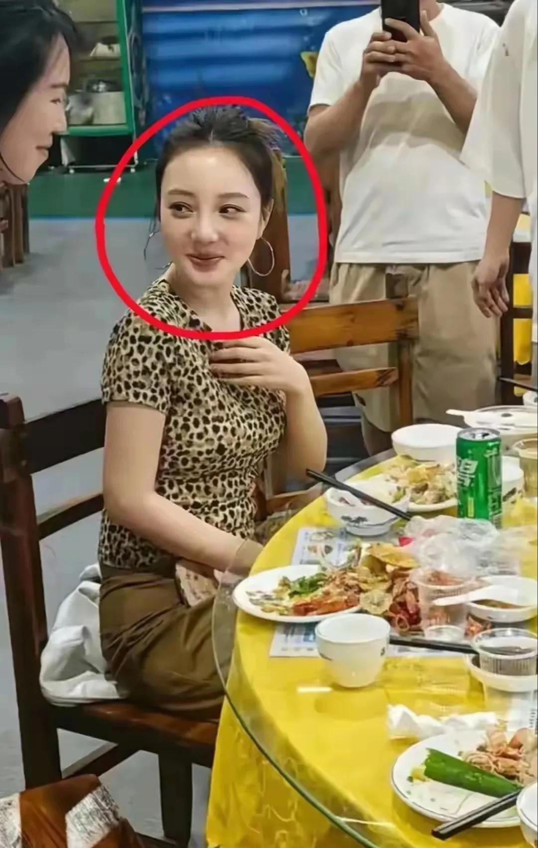 李小璐长这样啊？没有滤镜 40 多岁的原相机，这状态好好呀！之前在综艺里看到她素