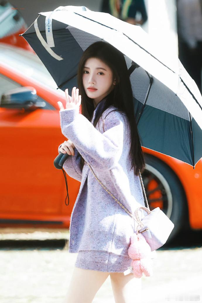 #鞠婧祎机场私服look##鞠婧祎薰衣草针织套裙# 鞠婧祎的机场时尚从未让人失望