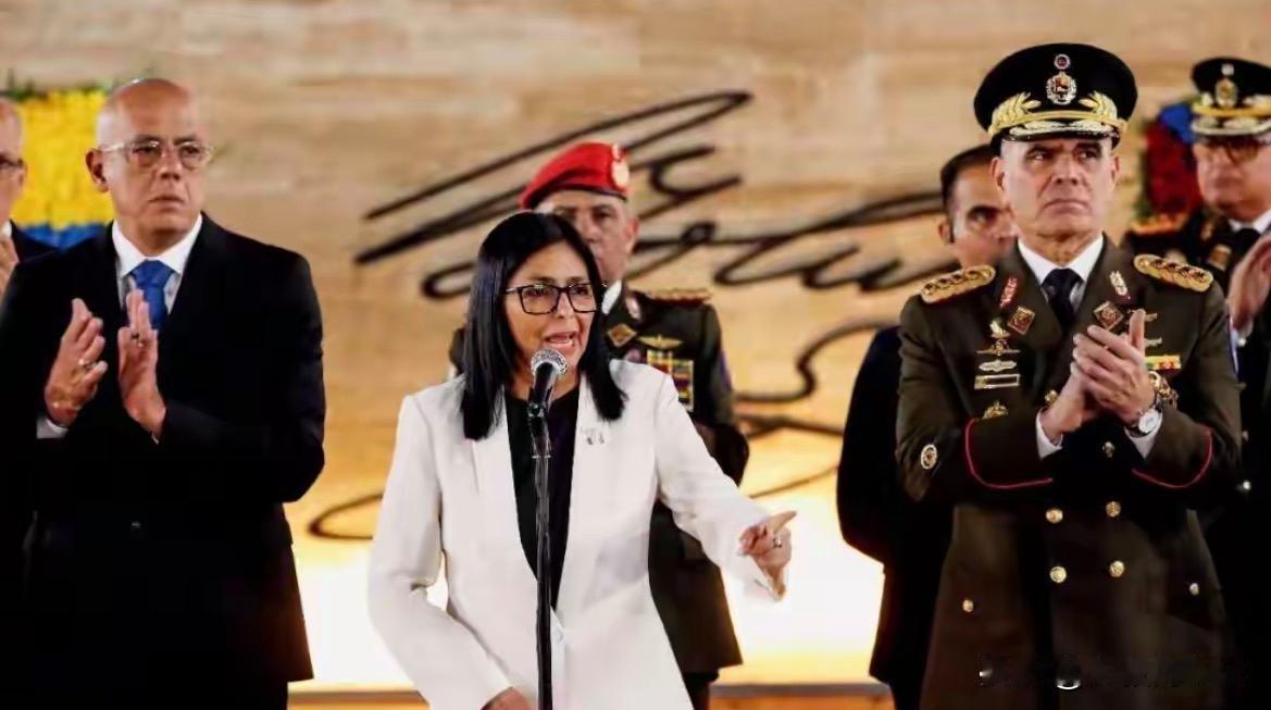 委内瑞拉代总统火线接棒！双轨破局斗霸权，小国生存智慧引热议
 
1月3日，美国军